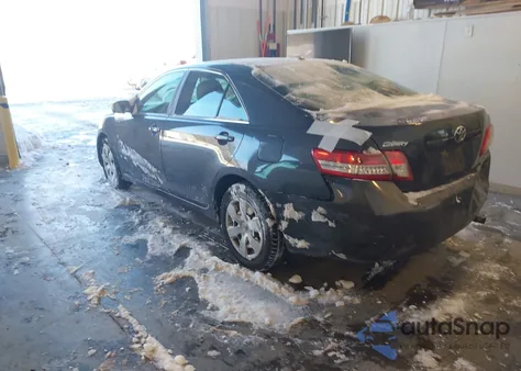 2010 Toyota Camry Le z USA, uszkodzony, nr VIN 4T1BF3EK7AU009352